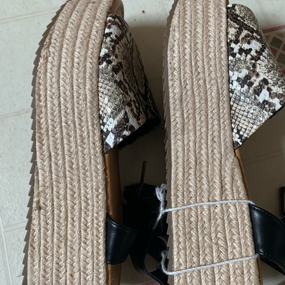 NWT American Eagle snakeskin wedges size 10 Never worn new condition - Picture 3 of 4